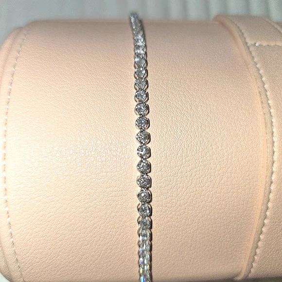 Natural Diamond Tennis Bracelet 3 CTW, 14K GOLD - Picture 6 of 8